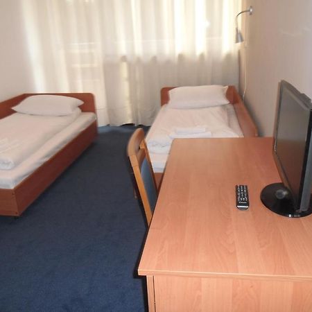 Irss Osrodek Szkoleniowy Hotel Białobrzegi Exterior foto