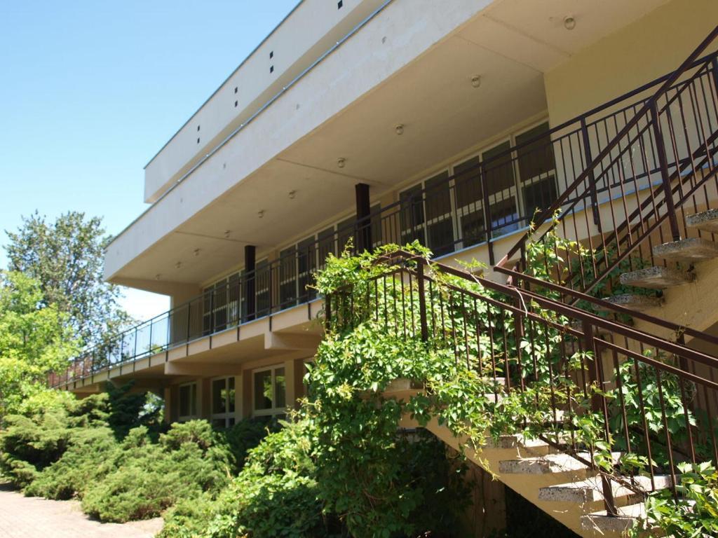 Irss Osrodek Szkoleniowy Hotel Białobrzegi Exterior foto