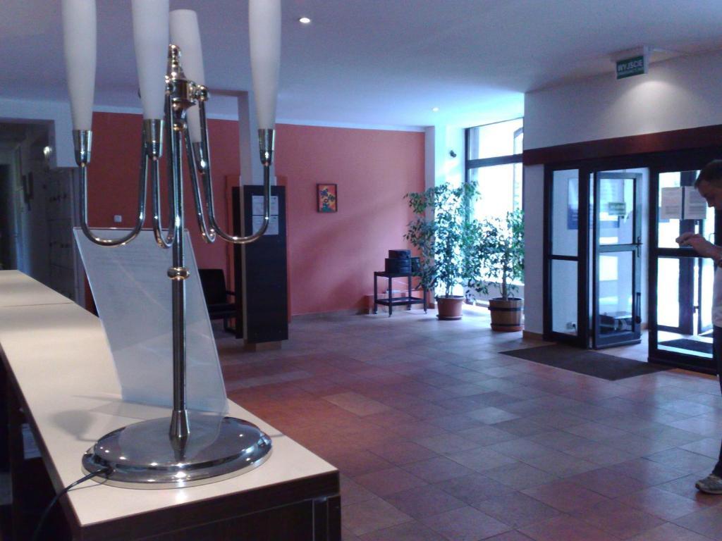Irss Osrodek Szkoleniowy Hotel Białobrzegi Exterior foto
