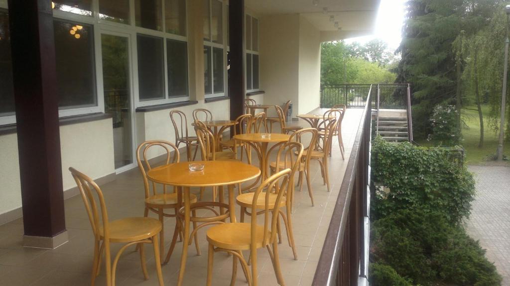 Irss Osrodek Szkoleniowy Hotel Białobrzegi Exterior foto
