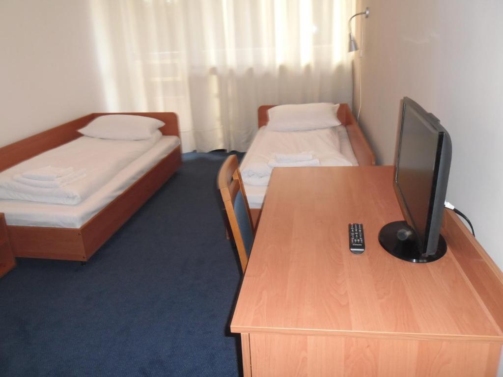 Irss Osrodek Szkoleniowy Hotel Białobrzegi Exterior foto