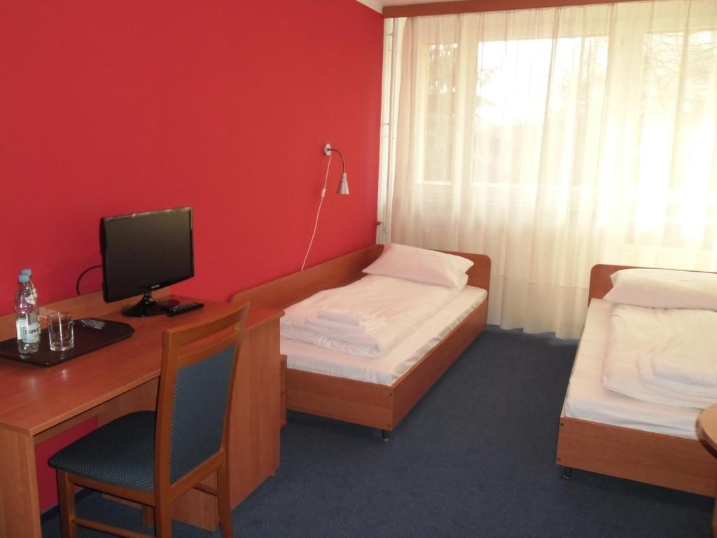 Irss Osrodek Szkoleniowy Hotel Białobrzegi Exterior foto